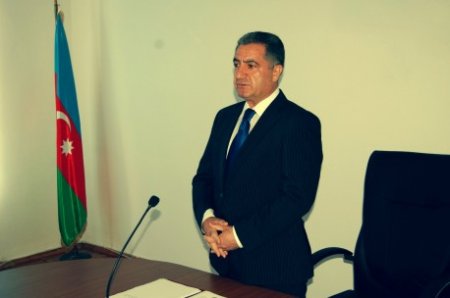 Biri sahibkara kəllə vurur, o biri yumruqla qarovulçunun burnunu qırır...