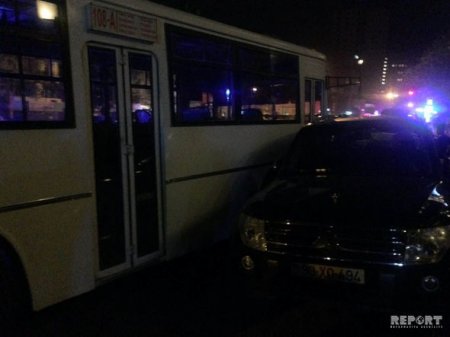 Bakıda sərnişin avtobusu qəza törətdi: sürücü qaçdı 
