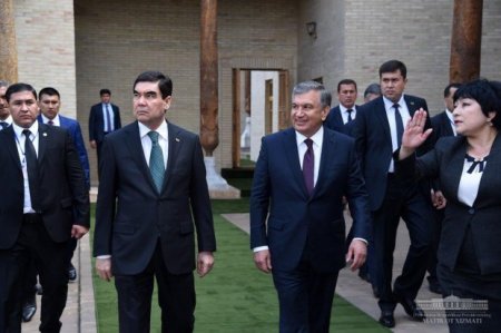 Özbəkistanda polis maşını sirena verib prezidentin yanından keçdi, rəis qandallandı
