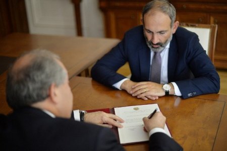 Sarkisyan Paşinyanla görüşdü və…