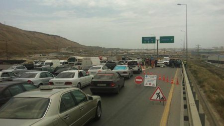 Yolda FİLM KİMİ QƏZA: yük maşını əvvəl 3 avtomobilə çırpıldı, sonra...