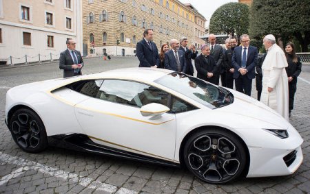 Papanın "Lamborghini"si rekord qiymətə satıldı