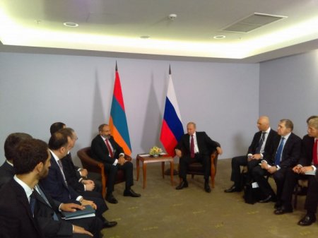 Soçidə Paşinyan-Putin görüşü başladı