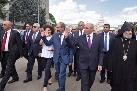 Daşnaklar da Qarabağ səhvinə görə Paşinyana qarşı çıxdı