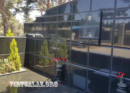 II Fəxri Xiyabanda və ətrafında məzarüstü abidələr oğurlandı