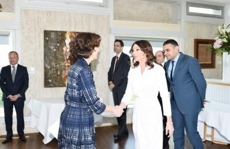 Mehriban Əliyeva Parisdə UNESCO-nun baş direktoru ilə görüşüb
