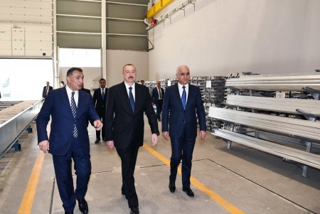 İlham Əliyev Bakıda zavodun açılışında iştirak edib