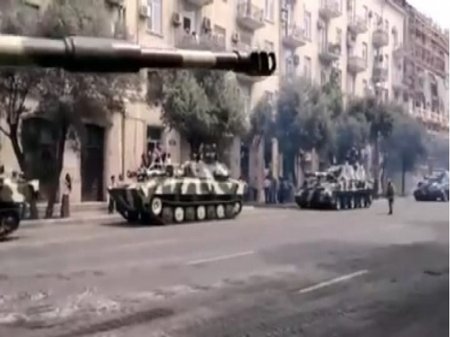 Tanklar Bakının mərkəzinə girdi