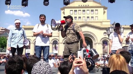 ABŞ müdafiə nazirinin keçmiş müavini: “Kreml Ermənistanda demokratiyaya imkan verməyəcək”