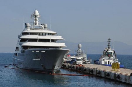 Oliqarxın yaxtası Quşadasında yanacaq doldurur: 23 tanker, yarım milyon dollar...