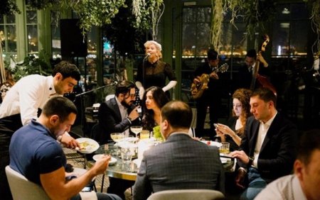 Əliyevlər, hakim elita və məmurlar Aida Mahmudovanın restoranında