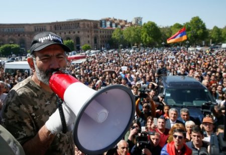 Rusiyada Paşinyanın axırına çıxmaq çağırışları
