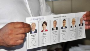 Antalyada seçki qutusundan Putinin adı çıxdı