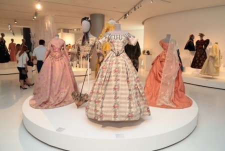 Leyla Əliyeva "Moda məkanı" sərgisinin açılışında iştirak edib