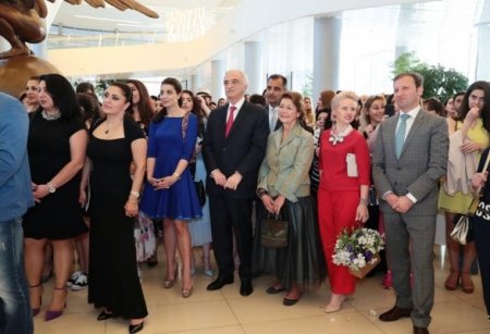 Leyla Əliyeva "Moda məkanı" sərgisinin açılışında iştirak edib