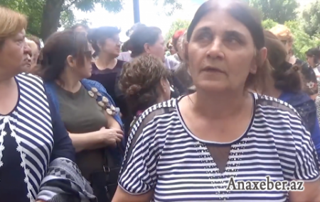 Məcburi köçkünlər Nazirlər Kabineti önündə aksiya keçirib