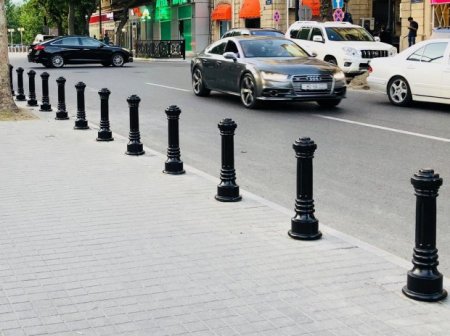 Bakı şəhərinin mərkəzi küçələrində qoruyucu tumbalar quraşdırılır