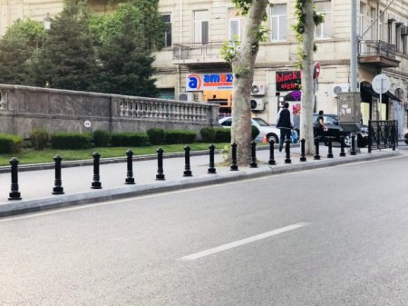 Bakı şəhərinin mərkəzi küçələrində qoruyucu tumbalar quraşdırılır
