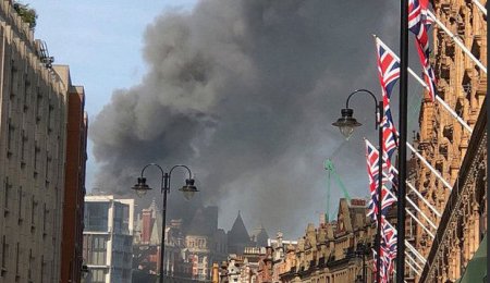 Londonda məşhur otel yanır