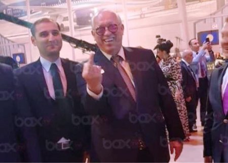 AZAL prezidenti onu videoya çəkən adama barmaq göstərdi