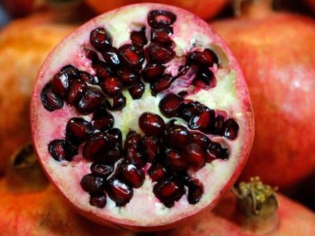 Nar yemiş qadın hepatit A virusundan ölüb