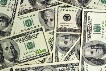Azərbaycanlılar kütləvi şəkildə dollar almağa başlayıblar