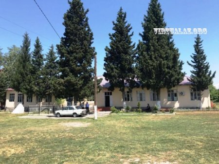 Göyçayın Potu kəndində çar II Nikolayın vaxtında tikilmiş məktəb binasının halı