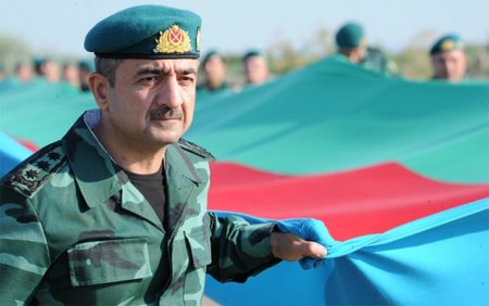 Sərhədçilər iki kilometrlik Azərbaycan bayrağını başları üstünə qaldırdılar