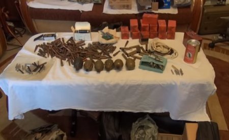 Yırtıcı generalın malikanəsindən tapılanlar: onlarla maşın, silah-sursat, əsgər payları...