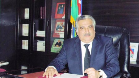 Əhəd Abıyevdən metrodakı şortikli qızla bağlı ŞOK SÖZLƏR: Onların qeyrəti varsa...