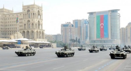 Azərbaycan tankları İsrail və İran müdafiə nazirlərini bir-birindən ayrı saldı