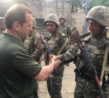 Ermənistanın müdafiə naziri Azərbaycanla sərhəddə