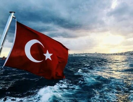Yunan əsgərləri türk gəmisini atəşə tutdu — Yaralı var