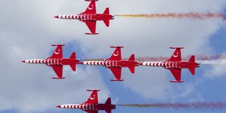“Türk Ulduzları” Bakı səmasında şou göstərdi