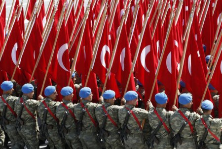 Bakı paradında türk əsgəri rüzgarı