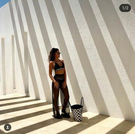 Pərvin bikininin üstünü də bağladı, yenə qınandı