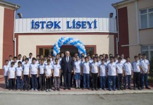 Azərbaycanda prestijli özəl litsey müəmmalı şəkildə bağlandı Azərbaycanda prestijli özəl litsey müəmmalı şəkildə bağlandı
