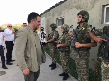 Rusiyalı deputatar və ictimai xadimlər Azərbaycan ordusunun səngərlərində