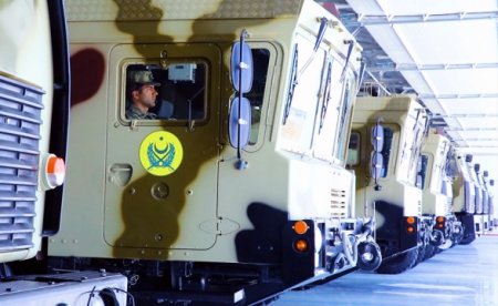 Təlimə cəlb edilmiş tank bölmələri tapşırıqları yerinə yetirirlər