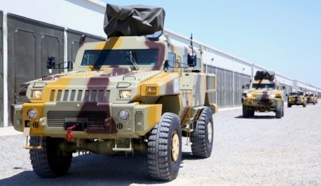 Təlimə cəlb edilmiş tank bölmələri tapşırıqları yerinə yetirirlər