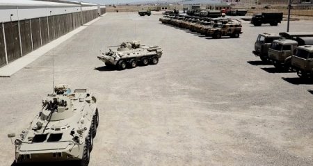 Təlimə cəlb edilmiş tank bölmələri tapşırıqları yerinə yetirirlər