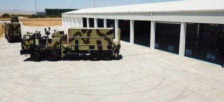 Təlimə cəlb edilmiş tank bölmələri tapşırıqları yerinə yetirirlər