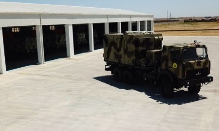 Təlimə cəlb edilmiş tank bölmələri tapşırıqları yerinə yetirirlər
