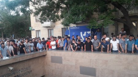 İşıqların yenidən sönməsi nəticəsində minlərlə insan metropolitendə qalıb 
