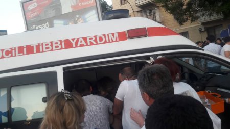 İşıqların yenidən sönməsi nəticəsində minlərlə insan metropolitendə qalıb 