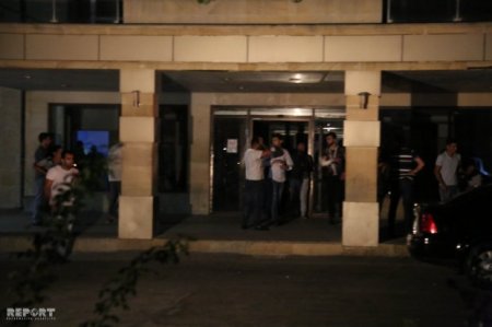 “Çox dəhşətli mənzərə idi, zahı qadınlar dəhlizdə qışqırırdı, həkimlər diz üstə çökmüşdü…”