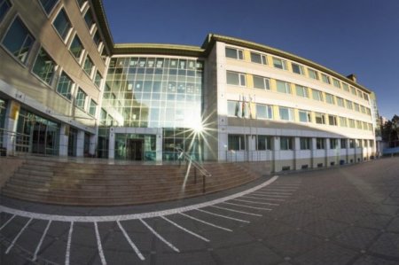 Azərbaycanda prestijli özəl litsey müəmmalı şəkildə bağlandı