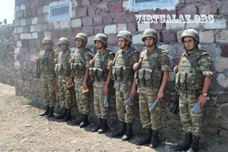 Dəniz səviyyəsindən minlərlə metr yüksəklikdə, qartal yuvasında...