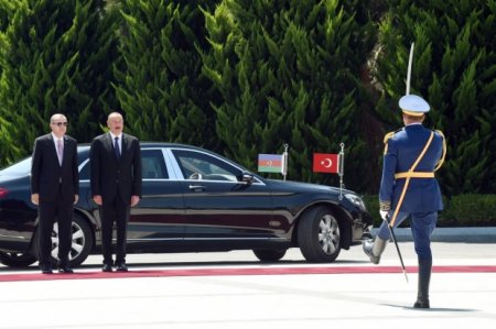 İlham Əliyev Ərdoğanı qəbul edir