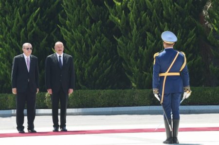 İlham Əliyev Ərdoğanı qəbul edir